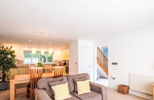 Carnon Downs House | Beautiful private villa for 4 people with pool, WIFI, TV and pets allowed