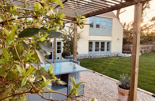 Alvescot House | Beautiful, Spacious Cotswold Stone Home Away From Home
