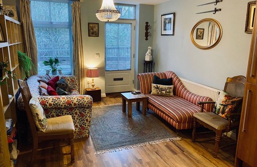 Macclesfield Apartment | Beautiful Town Centre Apartment With River Terrace