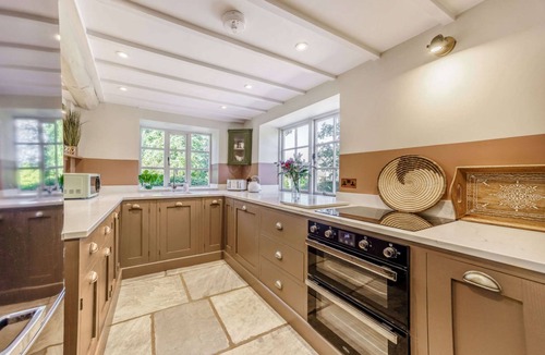 Ebrington Cottage | Beautifully presented 17th century Cotswold holiday cottage - Cricket Cottage