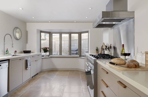 Stow-on-the-Wold Cottage | Beautifully presented dog friendly holiday home - The Fleece House