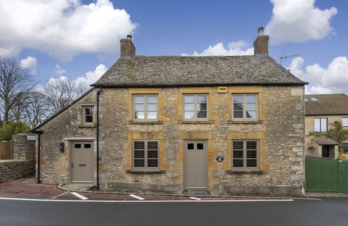 Stow-on-the-Wold Cottage | Beautifully presented dog friendly holiday home - The Fleece House