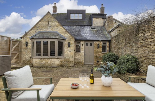 Stow-on-the-Wold Cottage | Beautifully presented dog friendly holiday home - The Fleece House