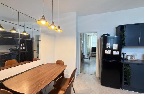 Warrington House | Bee Stays - Pickmere House