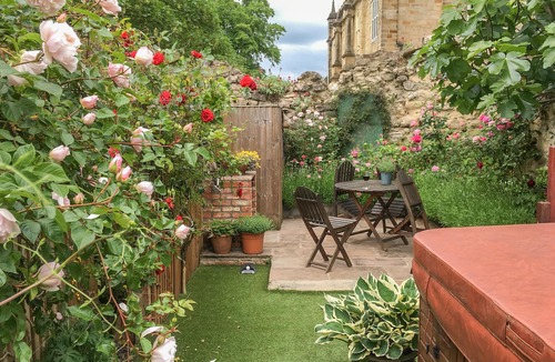 Malton Apartment | BEECH VIEW, character holiday cottage, with hot tub in Malton