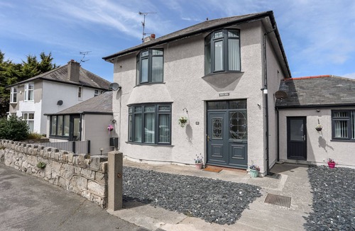 Prestatyn Cottage | BEECHES BACH, with hot tub in Prestatyn
