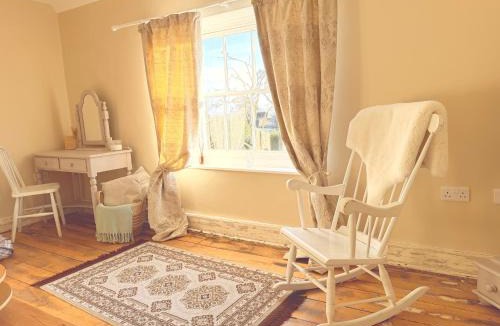 Beccles House | Beehive Cottage
