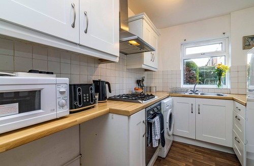 Bramcote House | Beeston Central House - near shops and University