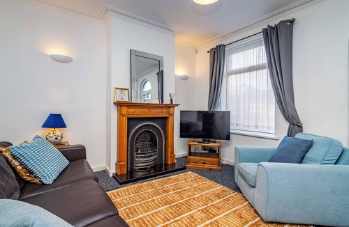 Bramcote House | Beeston Central House - near shops and University