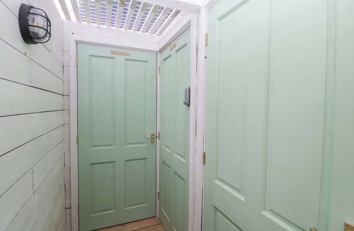 Ashton Keynes Cottage | Bell 1