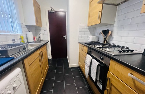 Bootle House | Benedict Place, Liverpool with FREE Parking