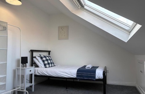 Newcastle-upon-Tyne Apartment | Bensham Ave - Spacious 4 bdrm Close to Newcastle