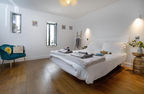 Hartland House | Berry Barn