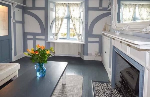 Torquay City Centre Cottage | BLUE HARBOUR COTTAGE, pet friendly, with a garden in Torquay