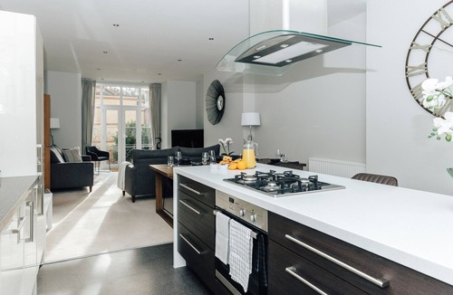 Henley-on-Thames Apartment | Blue Heron - 2 Bedroom Apt with 2 parking spaces