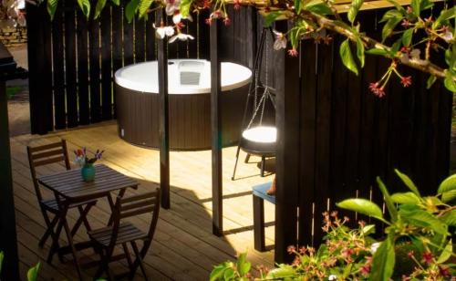 Bodmin Ski Chalet | Bluebell cabin