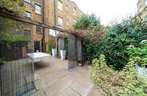 Kennington Apartment | BnBNova - 1BR with Patio - Vauxhall & Waterloo