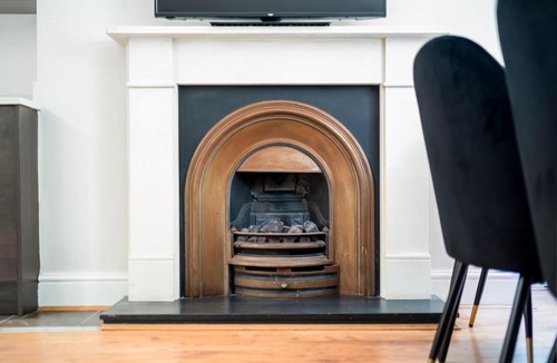 Kennington Apartment | BnBNova - 1BR with Patio - Vauxhall & Waterloo