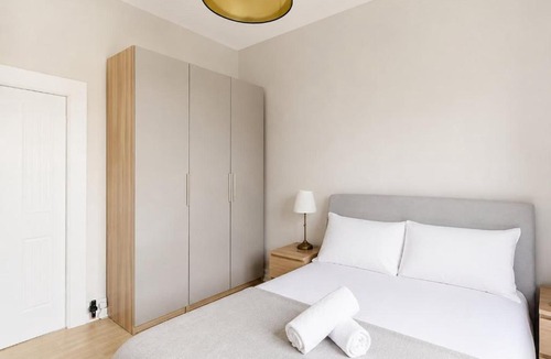 West End Apartment | BnBNova - 2BR - West End Castle