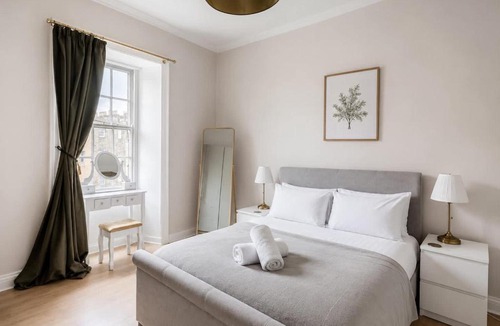 West End Apartment | BnBNova - 2BR - West End Castle