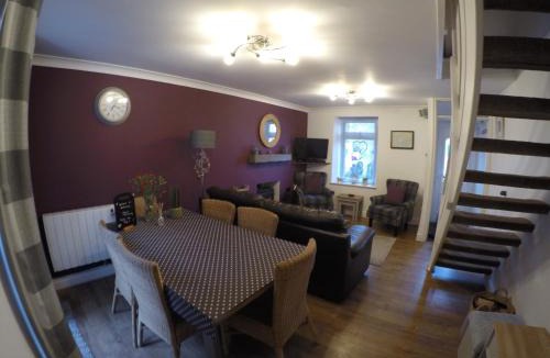 Nefyn House | Bodeinion
