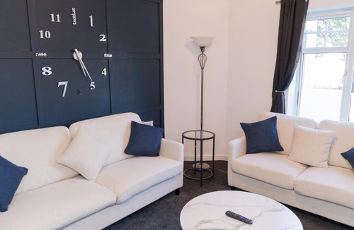 Wolverhampton Apartment | Boutique 2-Bed Apartment in Wolverhampton Centre