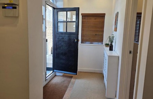 Valentines Apartment | Boutique Dairy Conversion Near Ilford Station