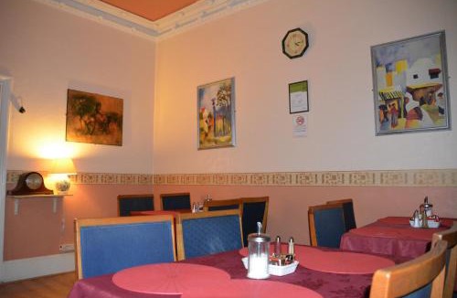 Reading House | Bow Guest House