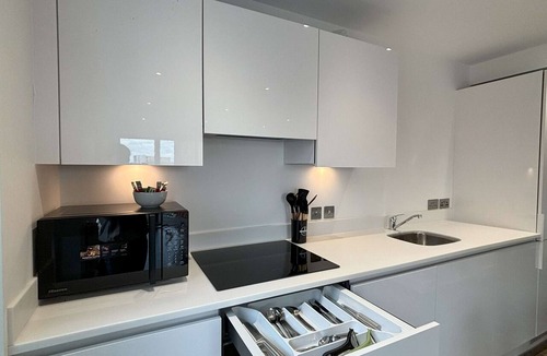 Bracknell Apartment | Bracknell 2BR Apt | Parking | Wifi | Nr Ascot
