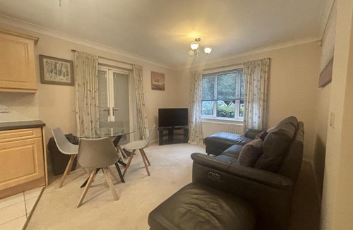Bracknell Apartment | Bracknell Spacious Two Bedroom Apartment