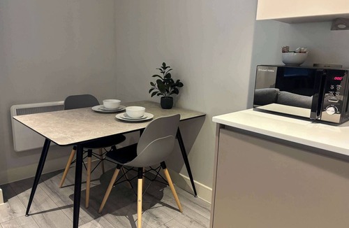 Bracknell Apartment | Bracknell Studio Apartment with free Parking