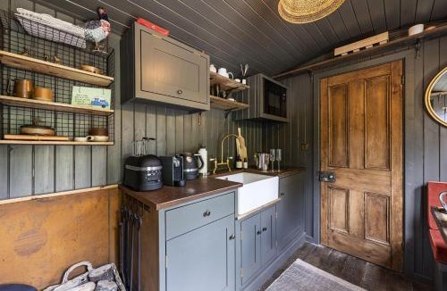 Sway House | Bramble Hut