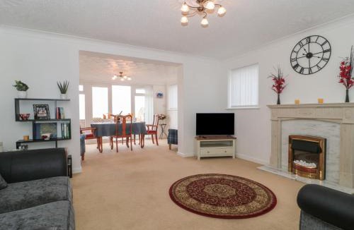 Burnham-on-Sea House | Breaking Waves