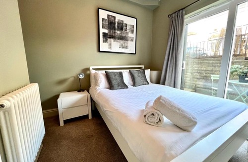 Newport Apartment | Brecon View by Switchback Stays