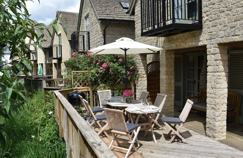 Cirencester Cottage | Bridge House