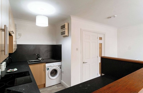 Whitehaven Apartment | Bright 1 Bed Whitehaven Apartment - Harbour Views