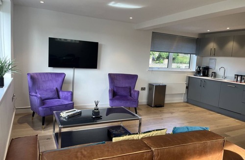Bath Apartment | Bright 2 Bed/2 Bath Apartment w/Terrace & Parking