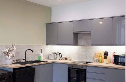 Harrogate City Centre Apartment | Bright 2-Bed Flat - Harrogate Town Centre - 4 Bed