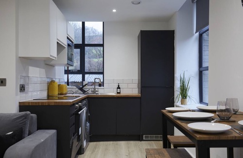 Cartworth Apartment | Bright 2-Bed with Scenic Views in Holmfirth