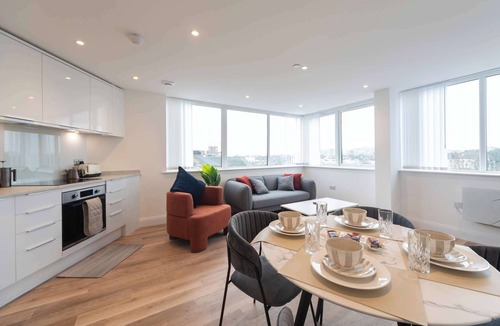 Gravesend Apartment | Bright 2BR Apartment at Trinity Point