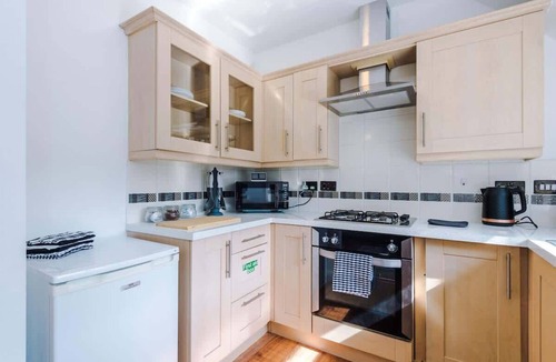 Golborne House | Bright 3BR Warrington Home Near Golf & Sailing