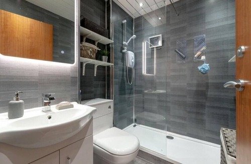 Newhaven Apartment | Bright and cosy flat in the heart of Leith