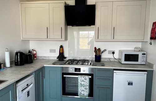 Newington Apartment | Bright and spacious south Edinburgh city flat with fabulous views