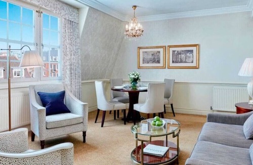 City of Westminster Condo | Bright & Calm: 2-Bedroom Condo in the Heart of London