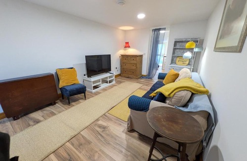 Abercarn House | Bright cottage, sleeps 4, near trails, own parking