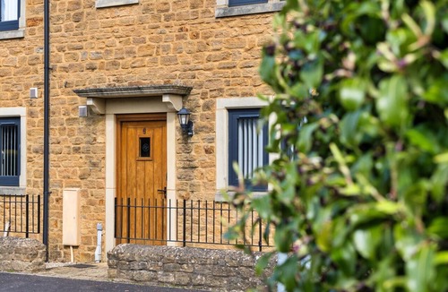 Martock Cottage | Bright Countryside Cottage for Couple