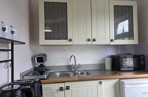 Reading Apartment | Bright & Modern Studio Near Center, Station, RBH & Univerisry