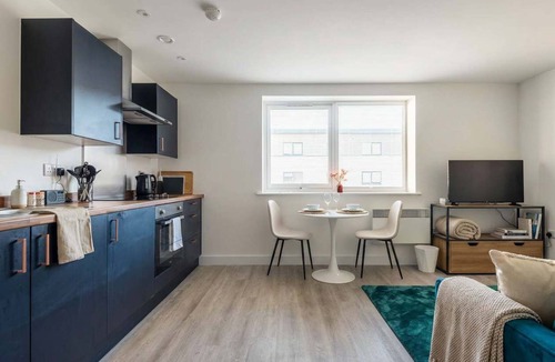 Bradford Apartment | Bright & Spacious 1 Bedroom Apartment in Bradford