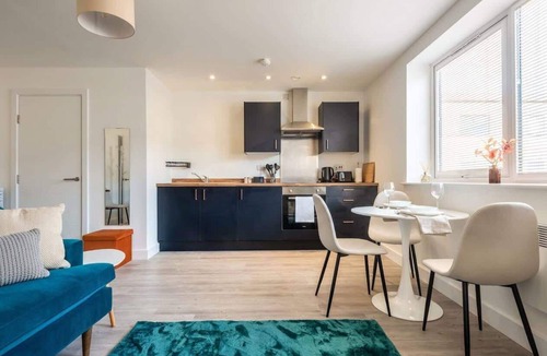 Bradford Apartment | Bright & Spacious 1 Bedroom Apartment in Bradford