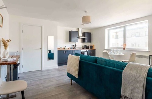 Bradford Apartment | Bright & Spacious 1 Bedroom Apartment in Bradford